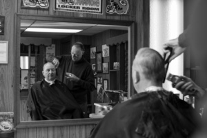 Hoogie, the last barber in Algoma; Algoma, WI 2010; © 2022 Jason Houge, All Rights Reserved; Algoma_023